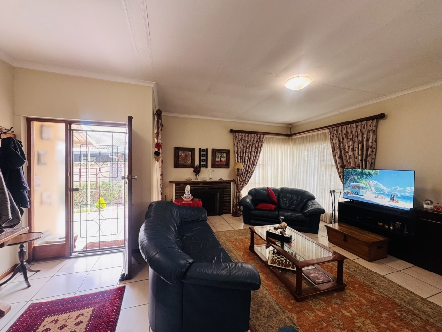 To Let 4 Bedroom Property for Rent in Goedehoop Western Cape